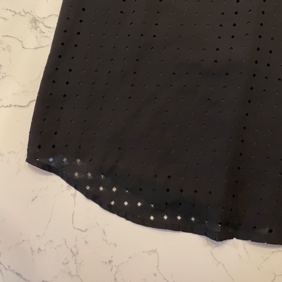 Banana Republic Black V-Neck Laser Cut Tank, Size M - Picture 9 of 10